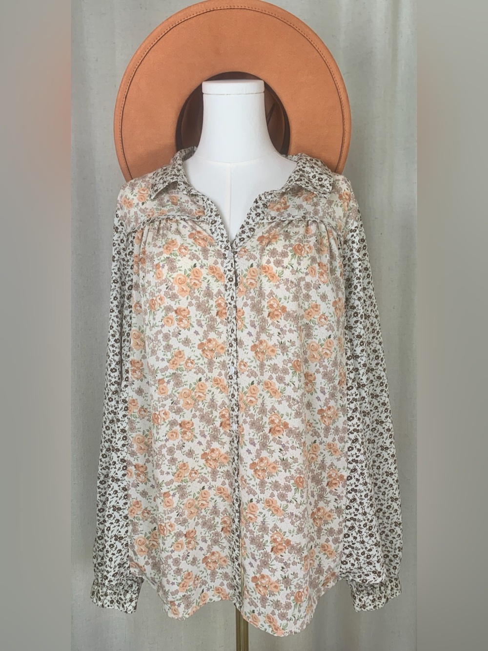 Umgee Cream Floral Button-Down Shirt with Peach Roses - Picture 2 of 9